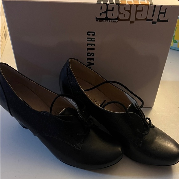 Chelsea Crew Women's sz9 Black bootie w/heel - Picture 2 of 5